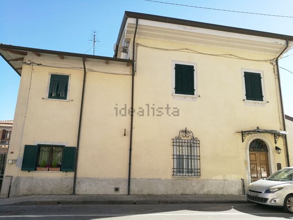 appartamento in vendita a Carrara in zona Centro Città