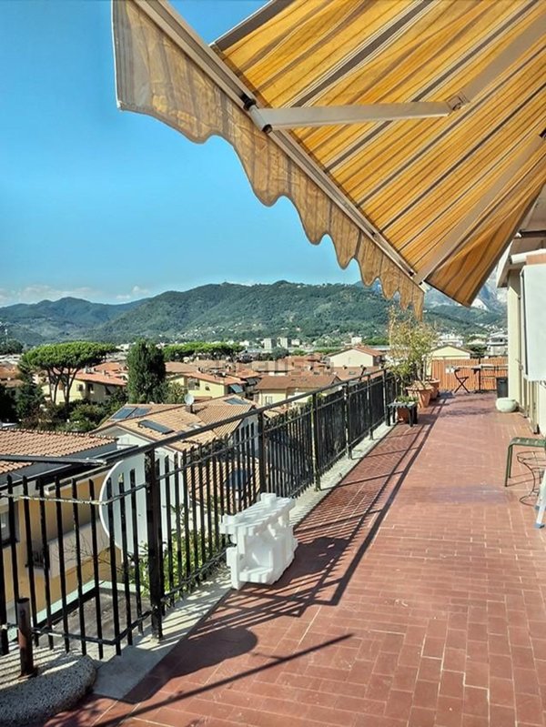 appartamento in vendita a Carrara in zona Marina di Carrara