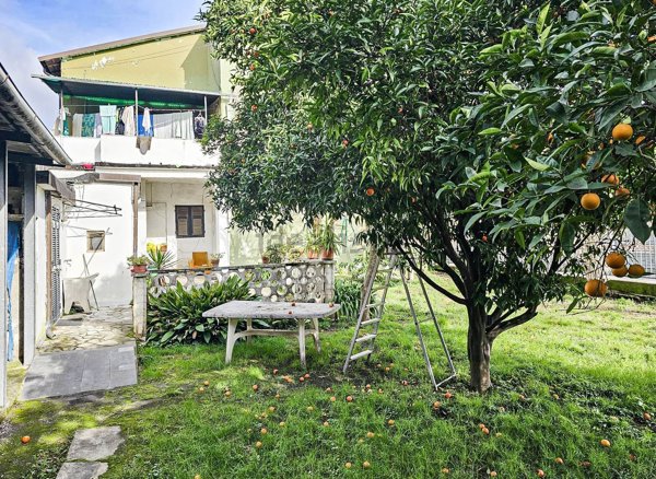 casa indipendente in vendita a Carrara