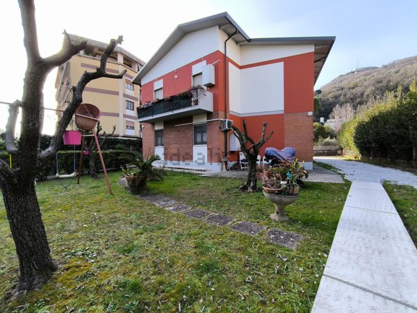 appartamento in vendita a Carrara in zona Sant'Antonio