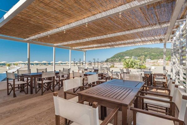 appartamento in vendita a Carrara in zona Marina di Carrara