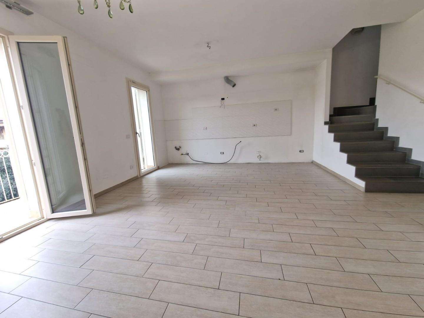 appartamento in vendita a Carrara in zona Marina di Carrara