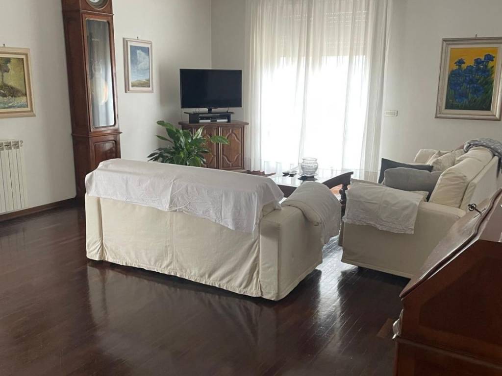 appartamento in vendita a Carrara in zona Nazzano