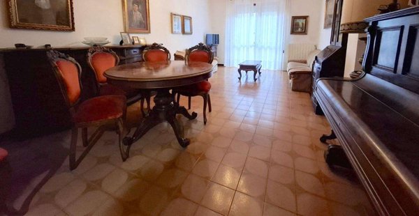 appartamento in vendita a Carrara in zona Marina di Carrara