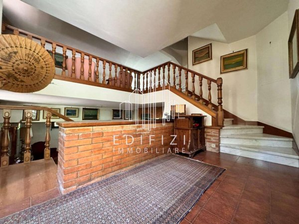 casa indipendente in vendita a Carrara in zona Centro Città