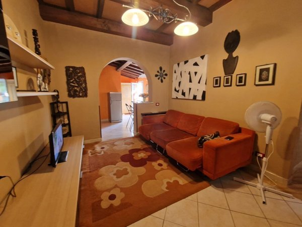 casa indipendente in vendita a Carrara in zona Fossola