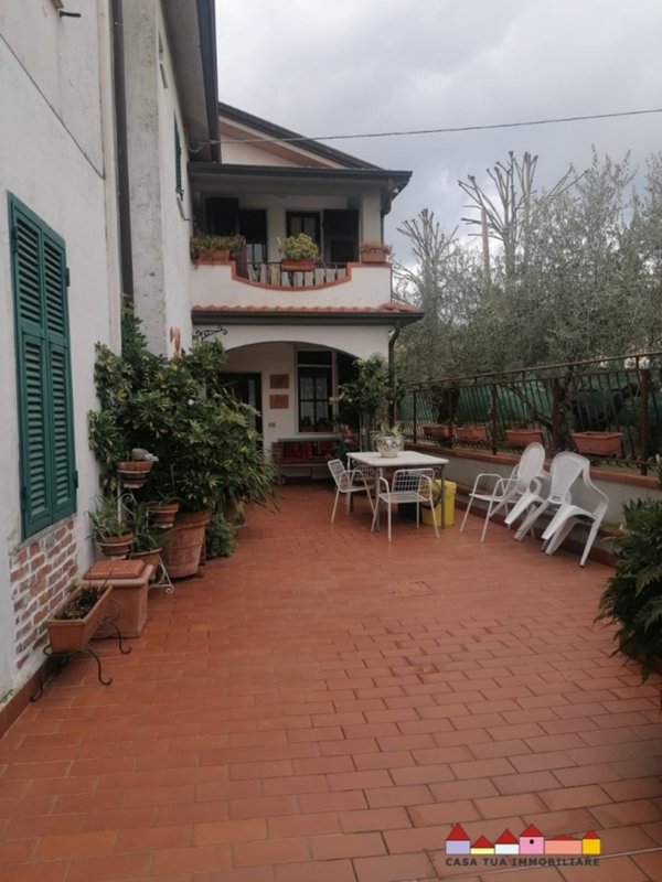 casa semindipendente in vendita a Carrara in zona Fossone