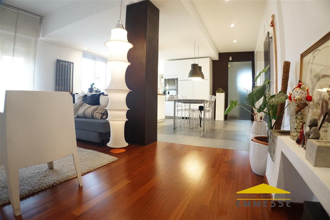 appartamento in vendita a Carrara in zona Marina di Carrara