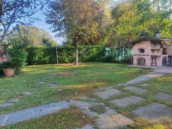 casa indipendente in vendita a Carrara in zona Marina di Carrara