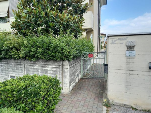 appartamento in vendita a Carrara in zona Marina di Carrara