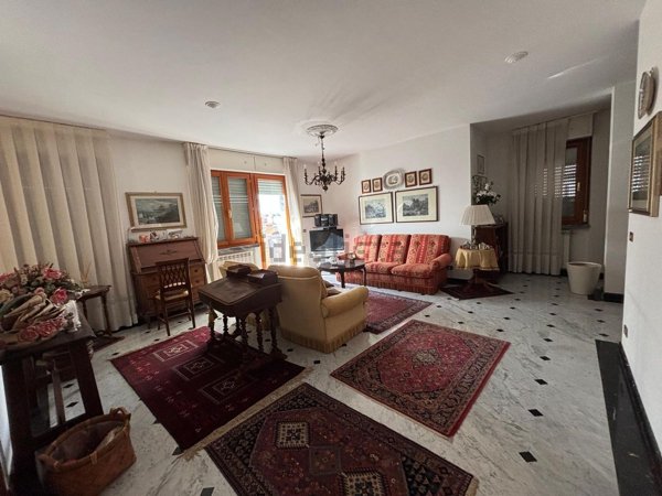appartamento in vendita a Carrara in zona Marina di Carrara