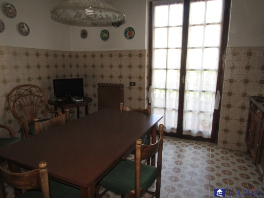casa indipendente in vendita a Carrara in zona Avenza