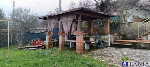 appartamento in vendita a Carrara in zona Codena