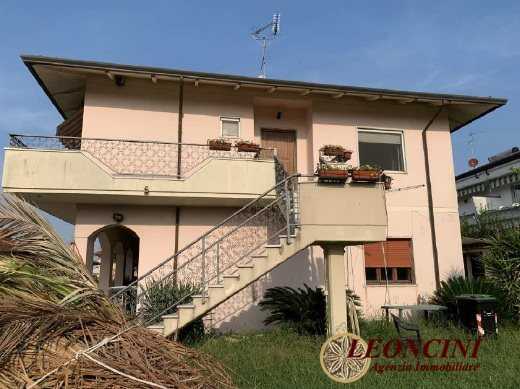 appartamento in vendita a Carrara in zona Fossone