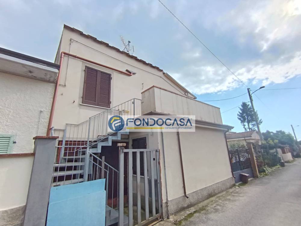 casa indipendente in vendita a Carrara