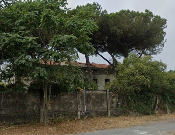 capannone in vendita a Carrara in zona Nazzano