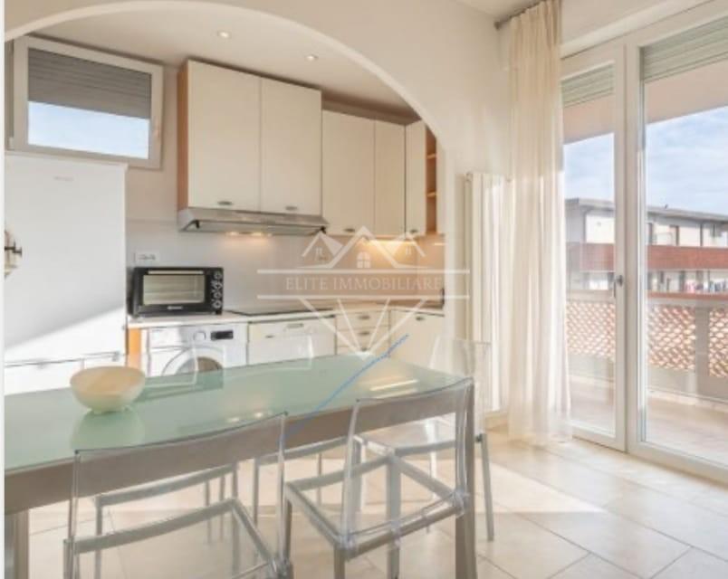 appartamento in vendita a Carrara in zona Marina di Carrara