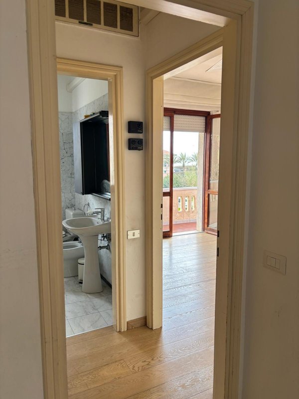appartamento in vendita a Carrara in zona Marina di Carrara
