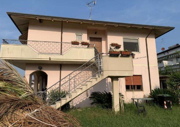 appartamento in vendita a Carrara in zona Fossone