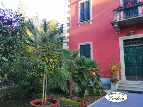casa indipendente in vendita a Carrara