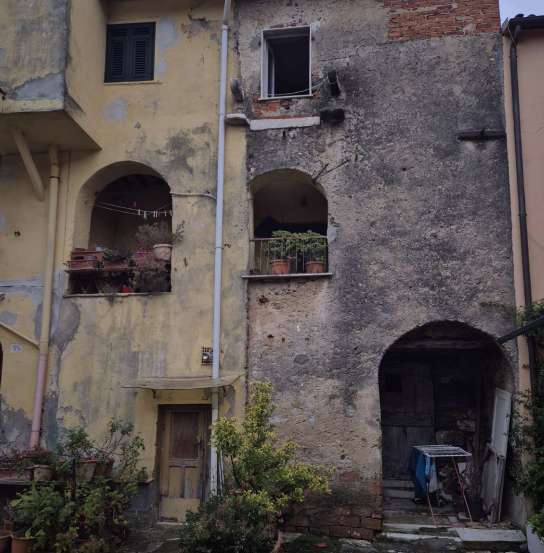 intera palazzina in vendita a Carrara