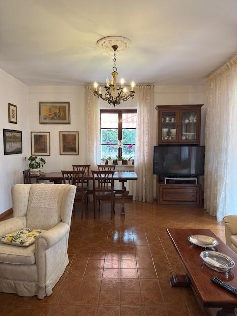 casa indipendente in vendita a Carrara in zona Monteverde
