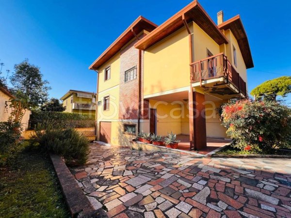 casa indipendente in vendita a Carrara in zona Marasio