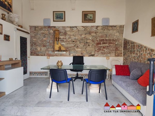 casa semindipendente in vendita a Carrara in zona Marina di Carrara