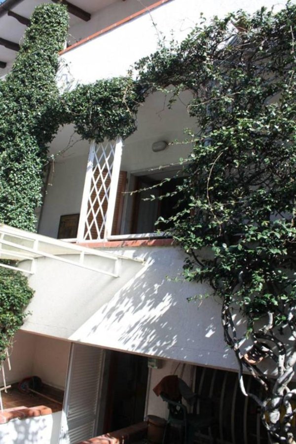 casa indipendente in vendita a Carrara in zona Battilana