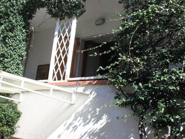casa indipendente in vendita a Carrara in zona Avenza