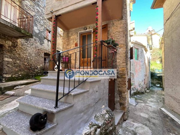 casa indipendente in vendita a Carrara