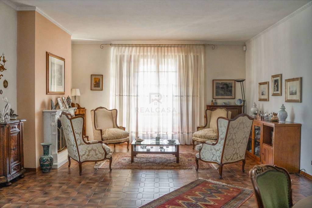casa indipendente in vendita a Carrara in zona Marina di Carrara