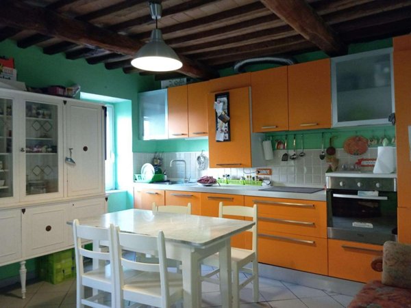 intera palazzina in vendita a Carrara in zona Centro Città