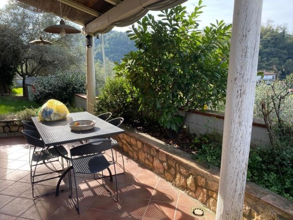casa indipendente in vendita a Carrara in zona Centro Città