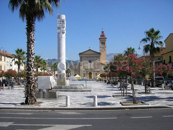 appartamento in vendita a Carrara in zona Marina di Carrara