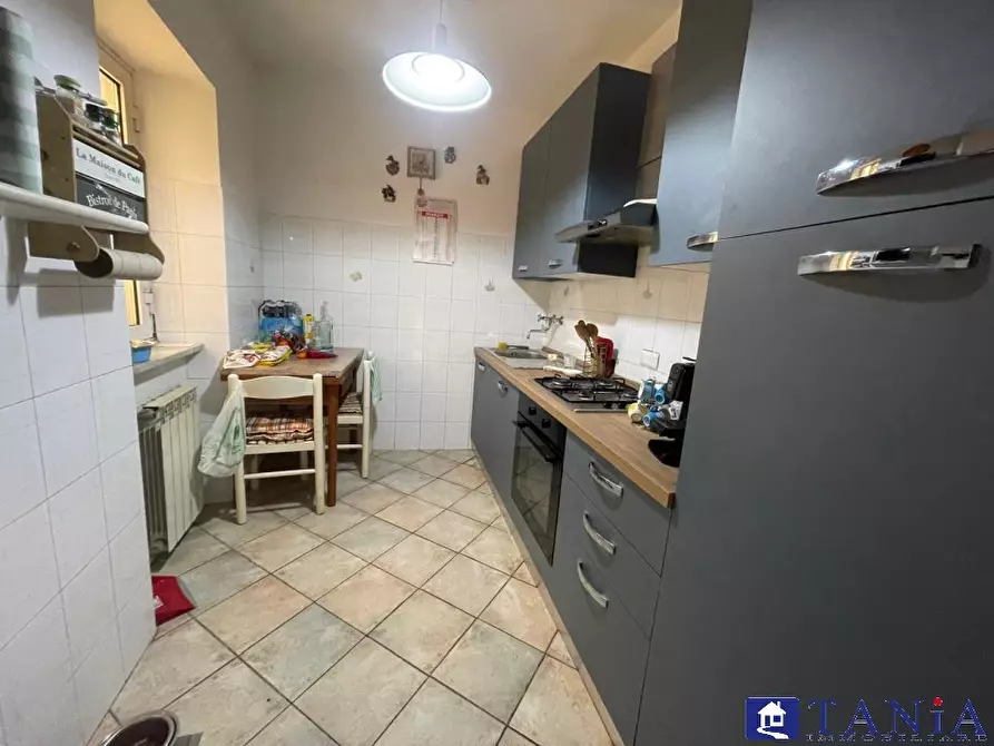 appartamento in vendita a Carrara in zona Avenza