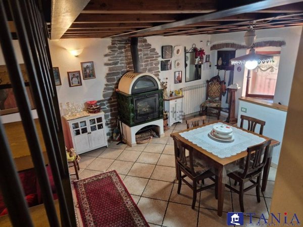 casa indipendente in vendita a Carrara