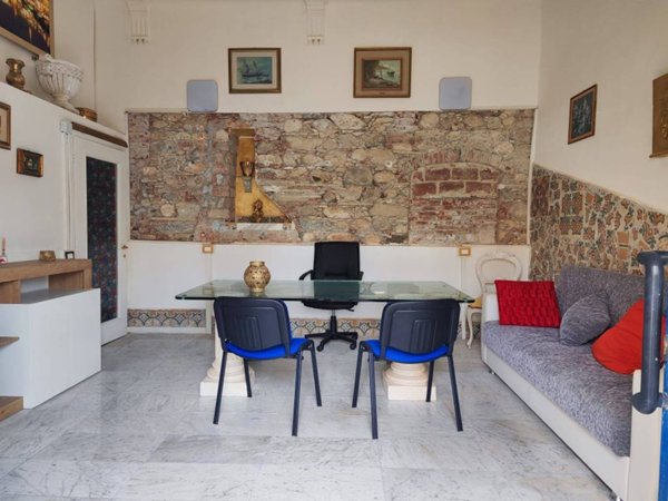 negozio in vendita a Carrara in zona Marina di Carrara