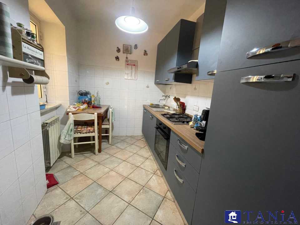 appartamento in vendita a Carrara in zona Avenza