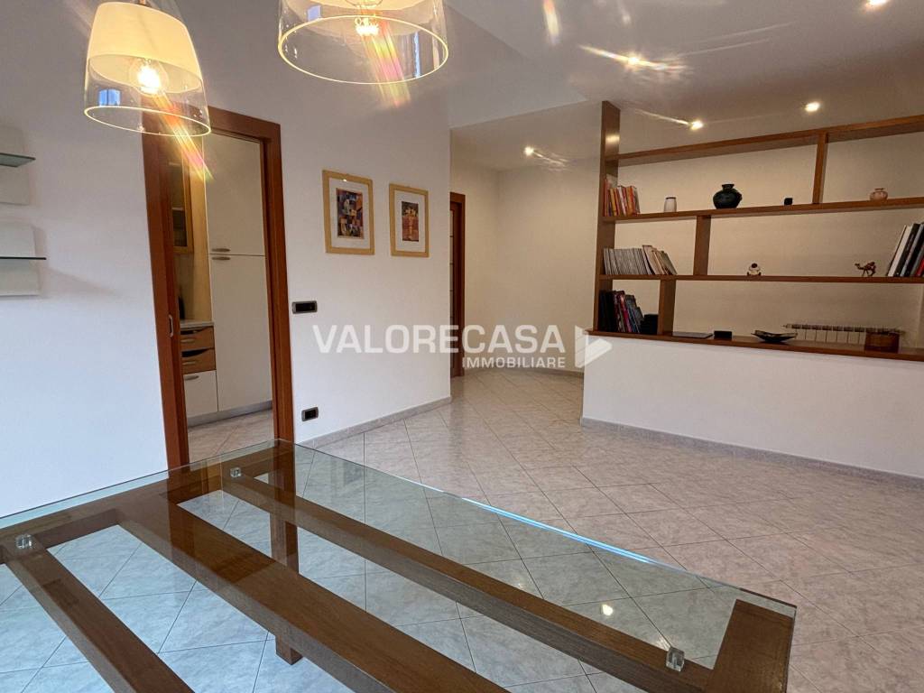appartamento in vendita a Carrara in zona Battilana