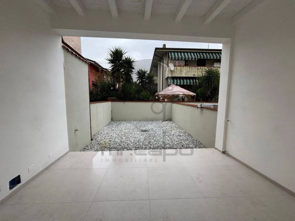 casa indipendente in vendita a Carrara in zona Marina di Carrara