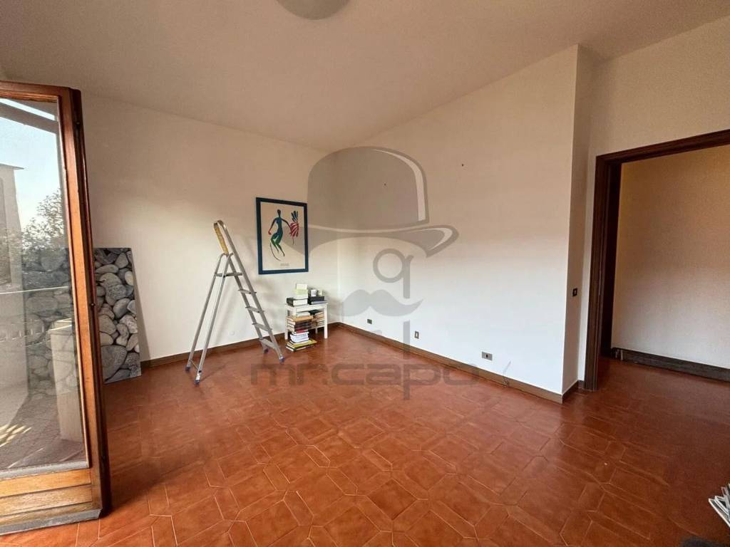 appartamento in vendita a Carrara in zona Avenza