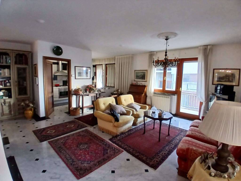 appartamento in vendita a Carrara in zona Marina di Carrara
