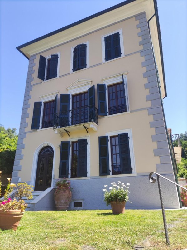 casa indipendente in vendita a Carrara