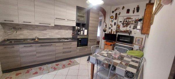 appartamento in vendita a Carrara in zona Centro Città