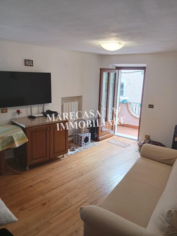 casa indipendente in vendita a Carrara in zona Fontia