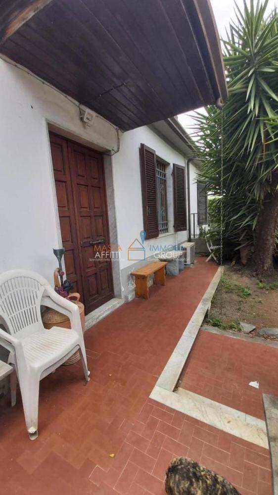 casa indipendente in vendita a Carrara in zona Nazzano