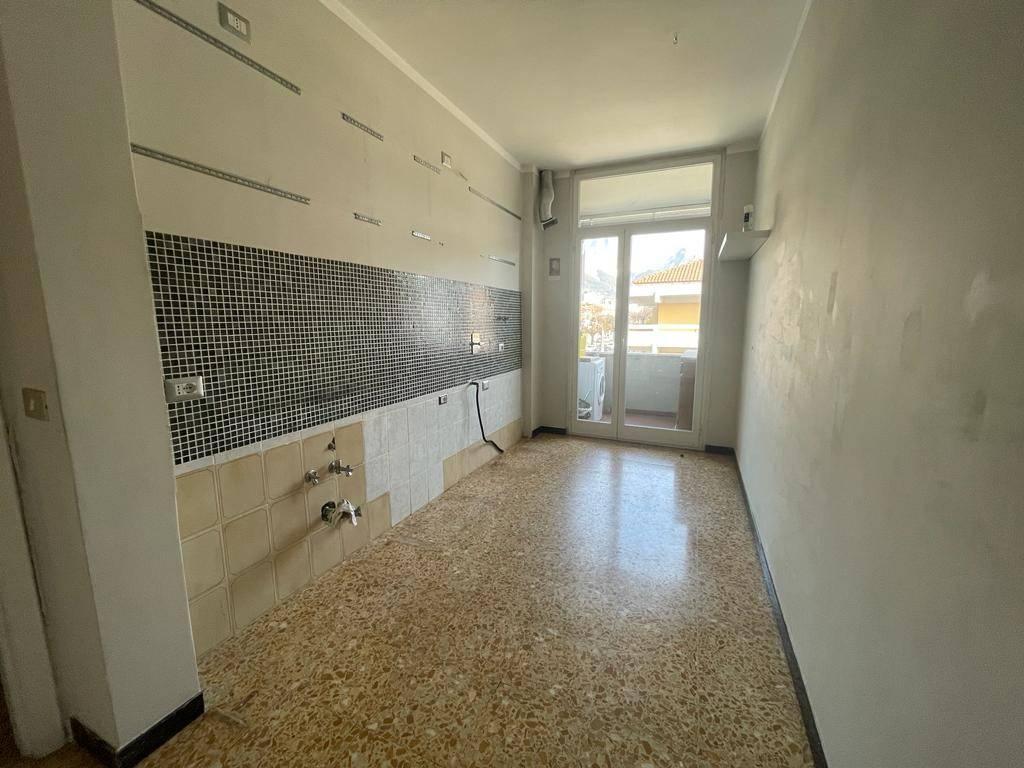 appartamento in vendita a Carrara in zona Marasio