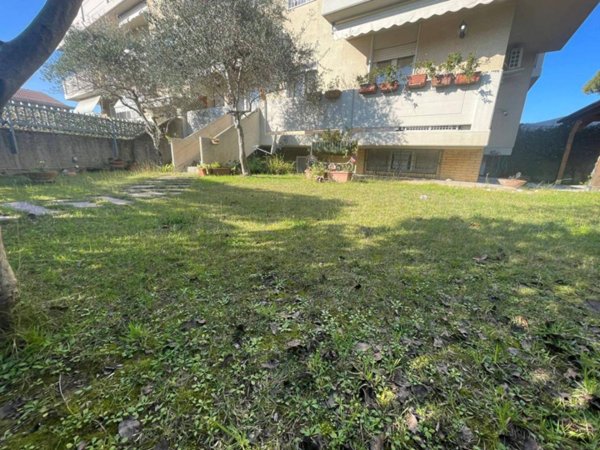 appartamento in vendita a Carrara in zona Marina di Carrara