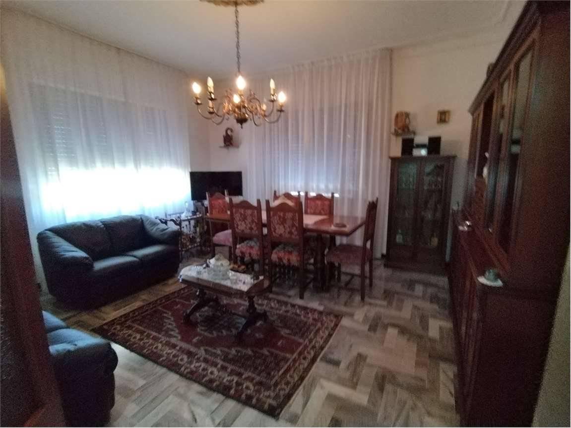casa indipendente in vendita a Carrara in zona Avenza